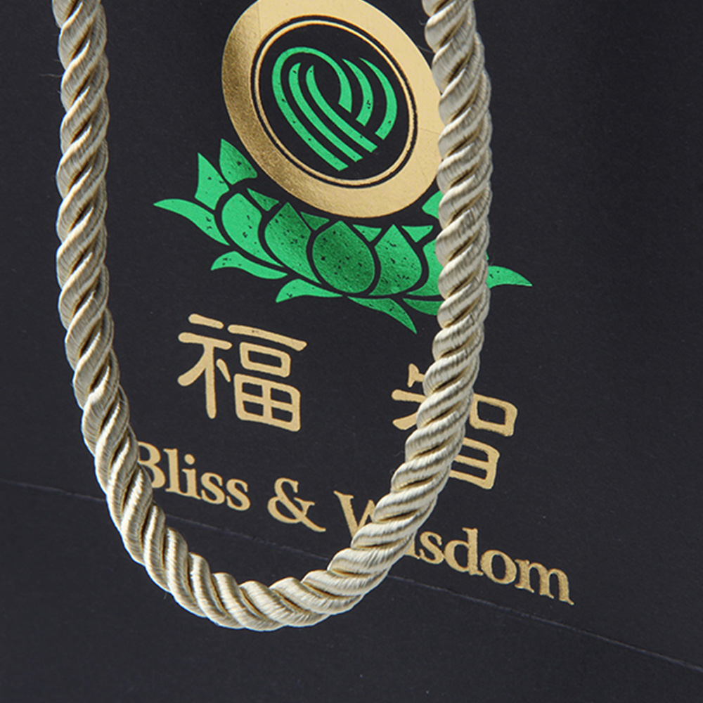 定做電子產(chǎn)品紙袋時(shí)記得拒絕廠(chǎng)家別推薦這3種手提繩